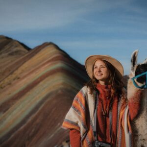 Montaña de colores en cuatrimotos