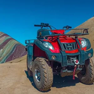 Montaña de colores en cuatrimotos