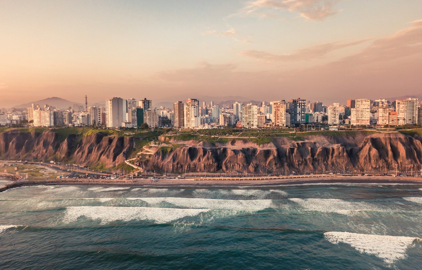 Día 1: Bienvenida y city tour por Lima