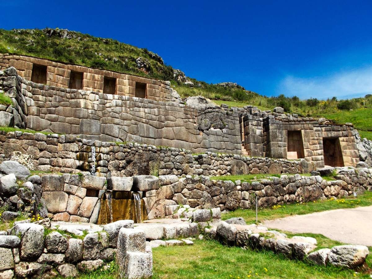 Día 9: Llegada a Cusco, Descanso de Mañana y City Tour Arqueológico por la Tarde